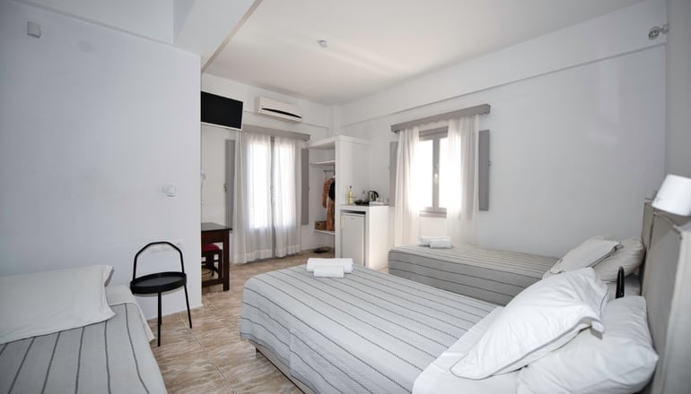 Anessis - Φηρά, Σαντορίνη