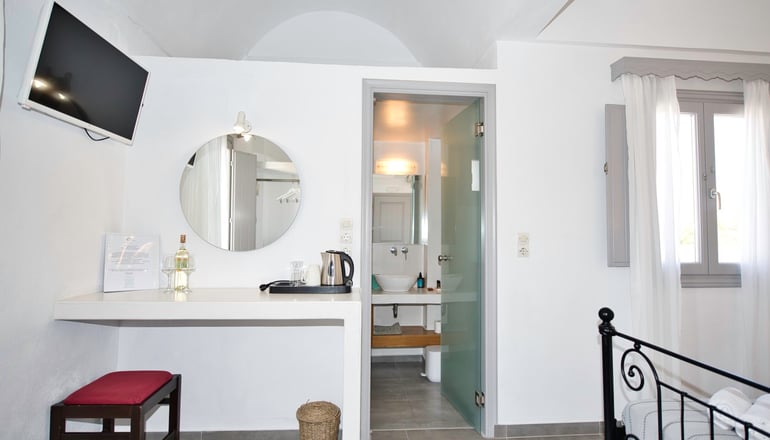 Anessis - Φηρά, Σαντορίνη