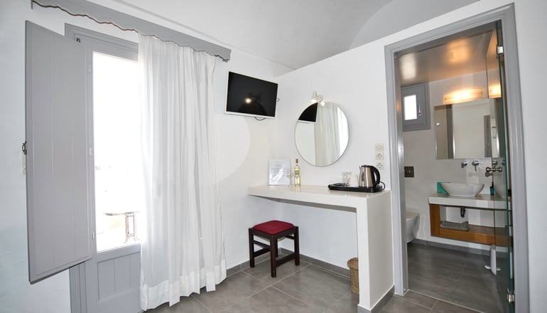 Anessis - Φηρά, Σαντορίνη