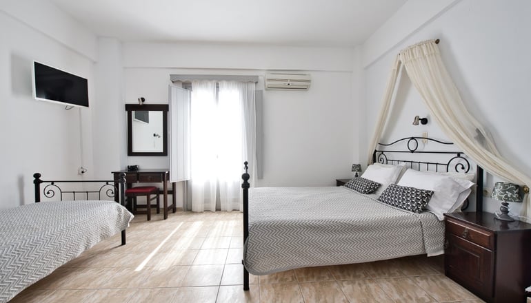 Anessis - Φηρά, Σαντορίνη