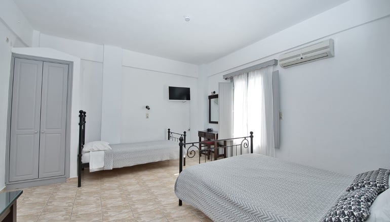 Anessis - Φηρά, Σαντορίνη