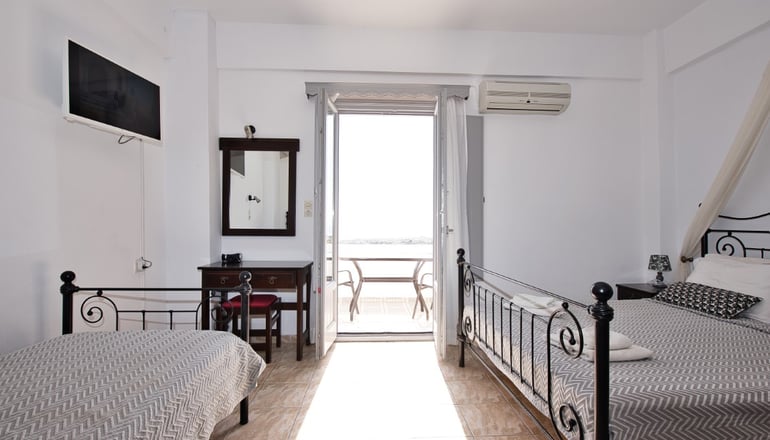 Anessis - Φηρά, Σαντορίνη