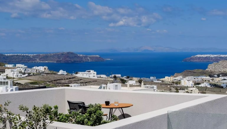 Apikia - Πύργος, Σαντορίνη