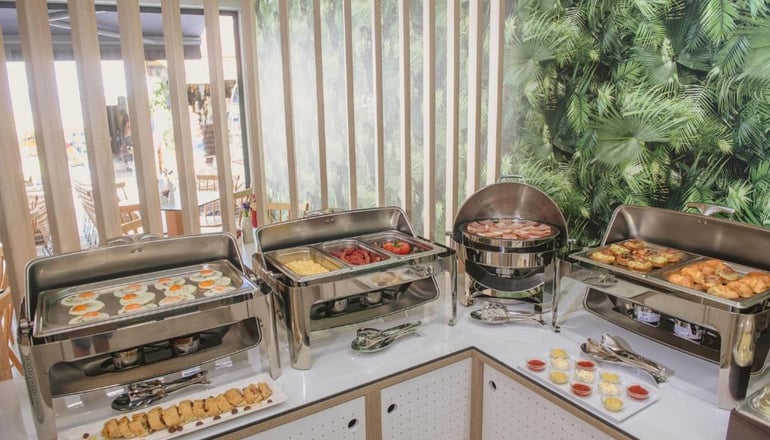 Aqua Beachfront Elegant Hotel