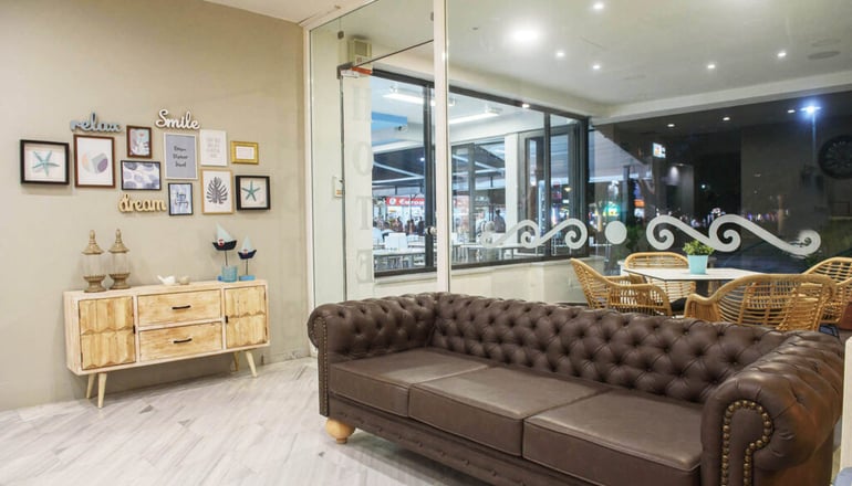 Aqua Beachfront Elegant Hotel