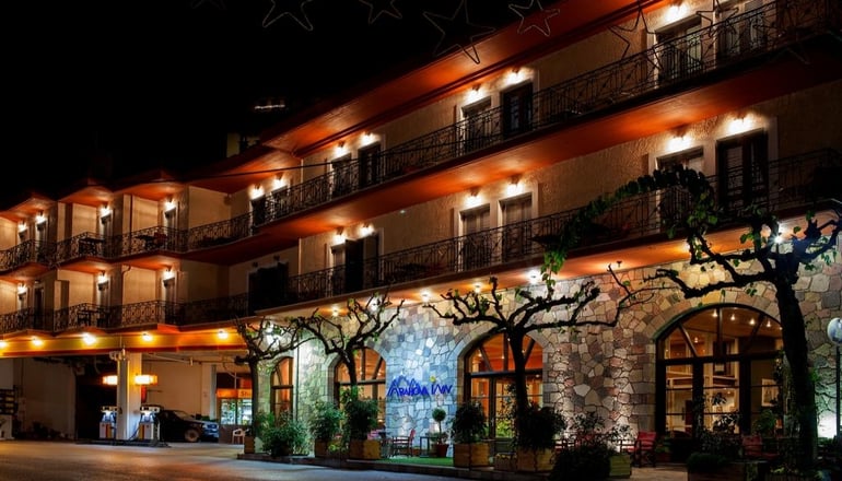 Arahova Inn