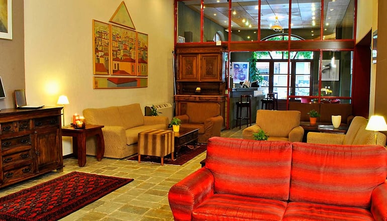 Arahova Inn