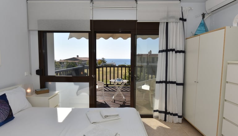 Ariadne Seaglass House