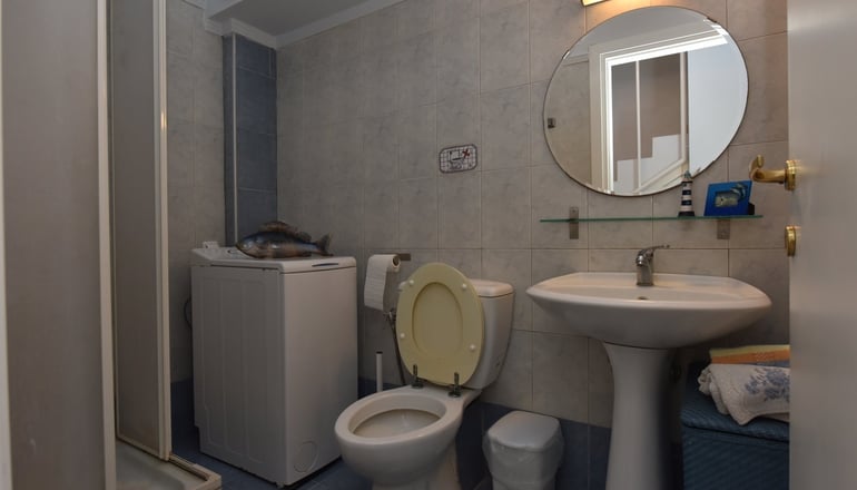 Ariadne Seaglass House