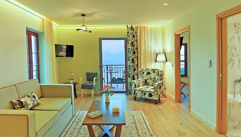 Arktos Mountain Hotel