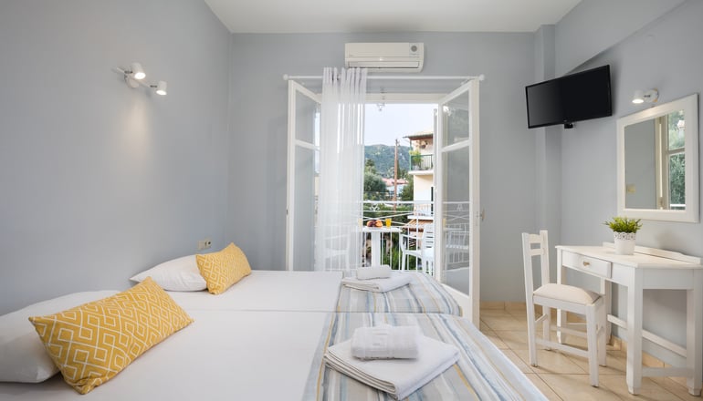 Bella Vista Hotel & Studios