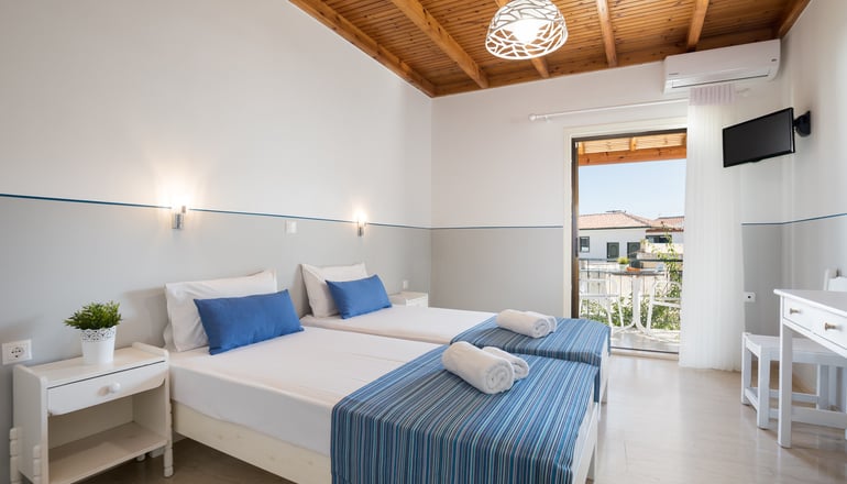 Bella Vista Hotel & Studios