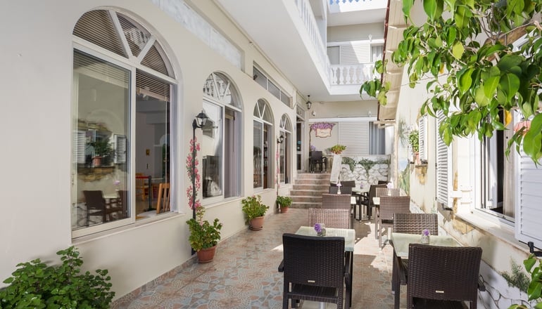 Bella Vista Hotel & Studios