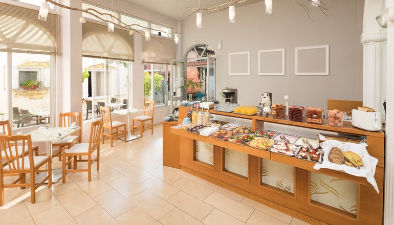 Bella Vista Hotel & Studios
