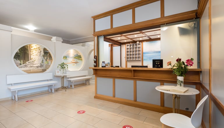 Bella Vista Hotel & Studios