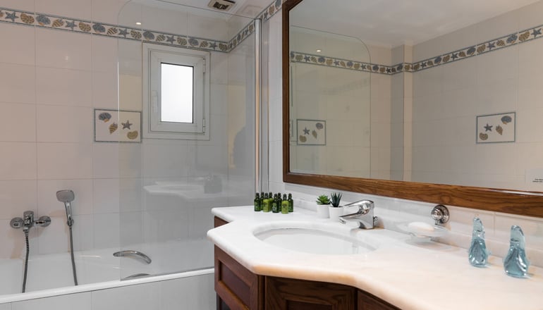 Athenian Grand Riviera by Bill & John Villas