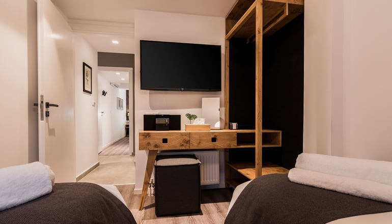 Acropolis Luxury Living by Bill & John Apartments