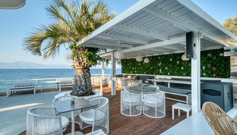 Black & White Resort Xylokastro - Μελίσσι, Ξυλόκαστρο