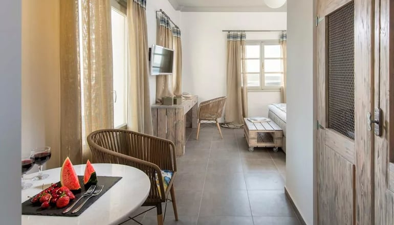 Caldera's Dolphin Suites