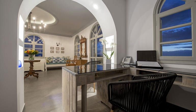 Caldera's Dolphin Suites