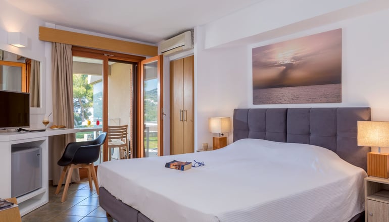 Cape Kanapitsa Hotel Suites