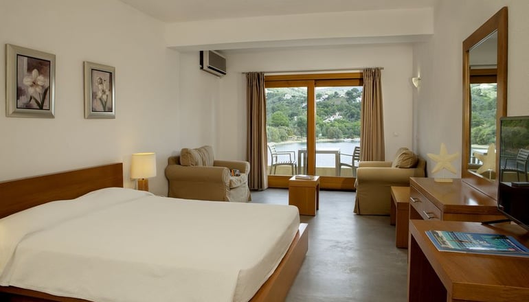 Cape Kanapitsa Hotel Suites