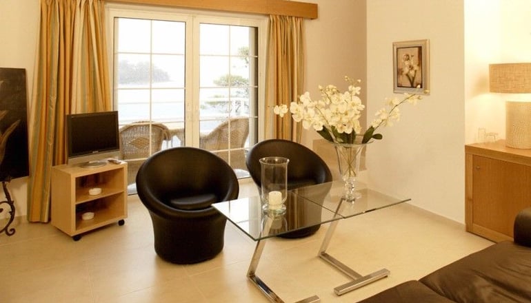 Cape Kanapitsa Hotel Suites