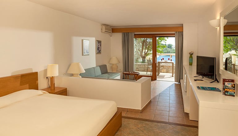 Cape Kanapitsa Hotel Suites