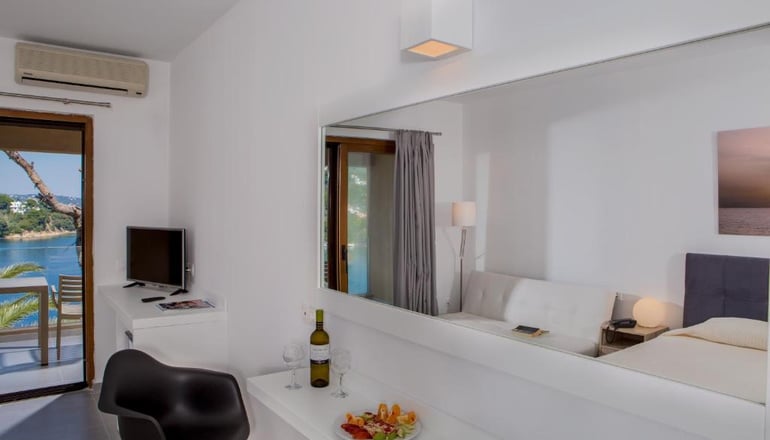 Cape Kanapitsa Hotel Suites