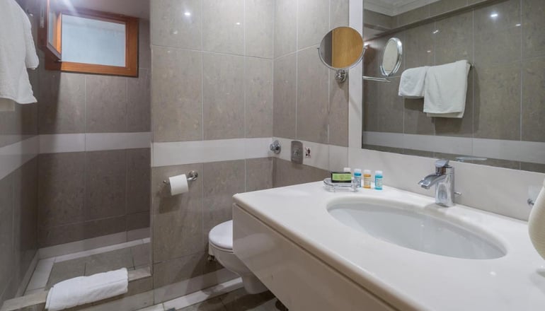 Cape Kanapitsa Hotel Suites