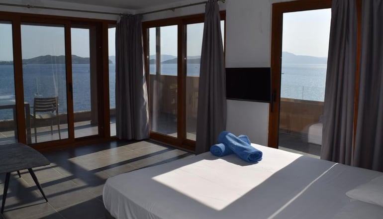 Cape Kanapitsa Hotel Suites