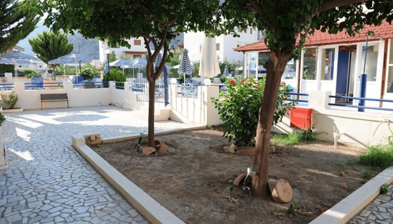 Chrysanthi Studio & Apartments