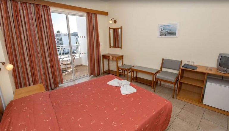 Cleopatra Kris Mari Hotel