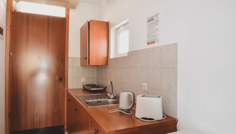 Coliseum Studios & Apartments