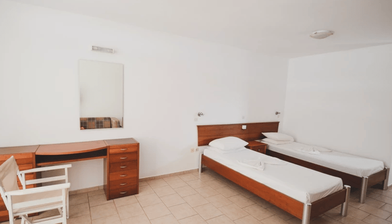 Coliseum Studios & Apartments