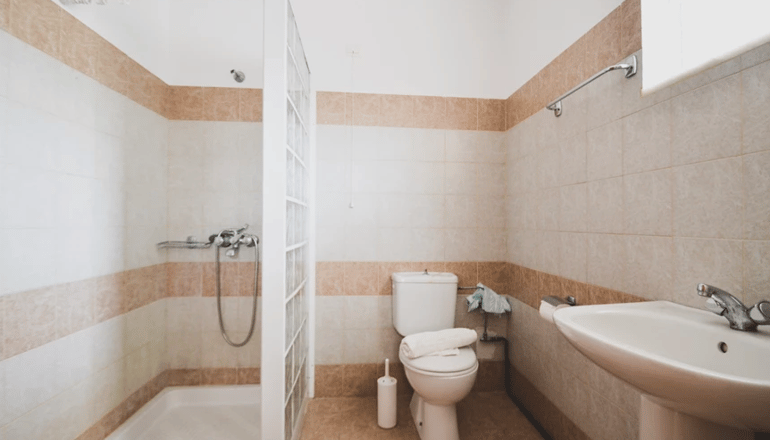 Coliseum Studios & Apartments