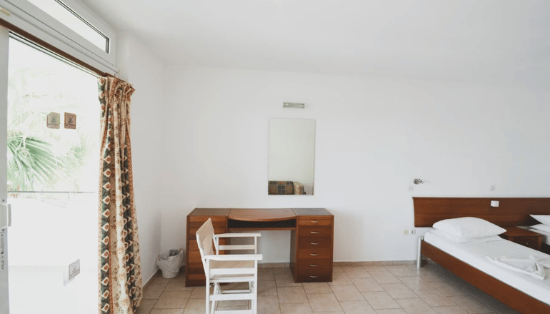 Coliseum Studios & Apartments