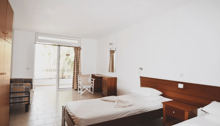 Coliseum Studios & Apartments