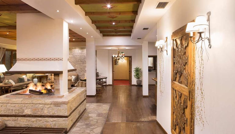 Country Club Hotel & Suites - Μικρό Χωριό, Καρπενήσι