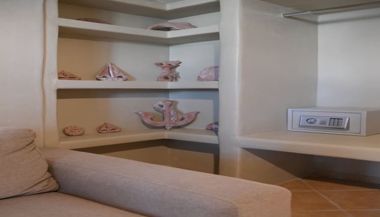 Couvaros Apartments & Suites