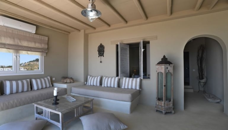 Couvaros Apartments & Suites