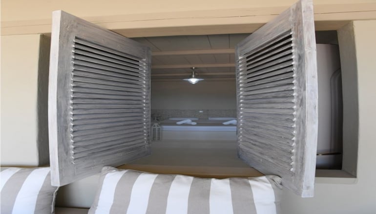 Couvaros Apartments & Suites