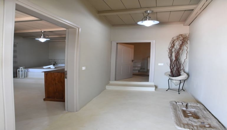 Couvaros Apartments & Suites