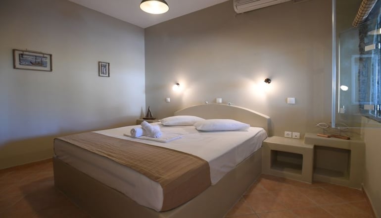 Couvaros Apartments & Suites