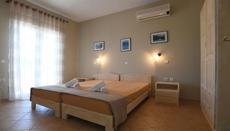 Couvaros Apartments & Suites