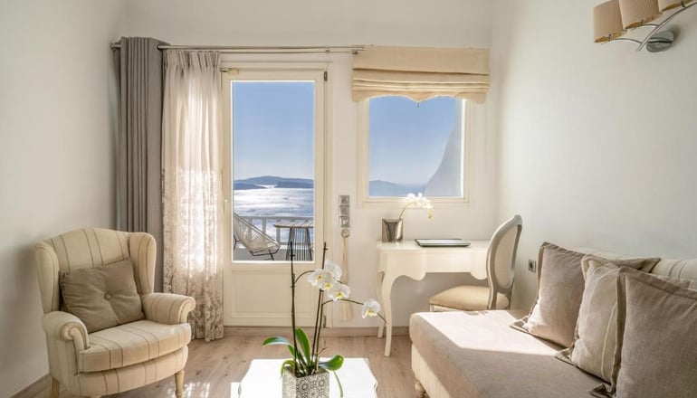 Delfini Hotel Santorini