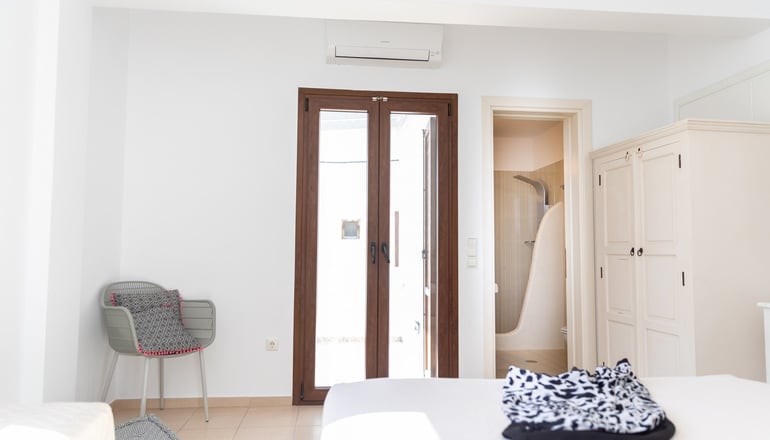 Depis Place Studios & Apartments