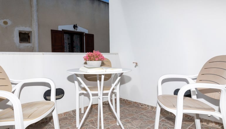 Depis Place Studios & Apartments