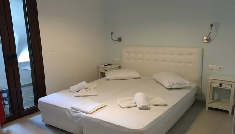 Depis Suites & Apartments