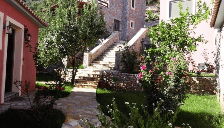 Dio Guesthouses - Λεωνίδιο, Αρκαδία